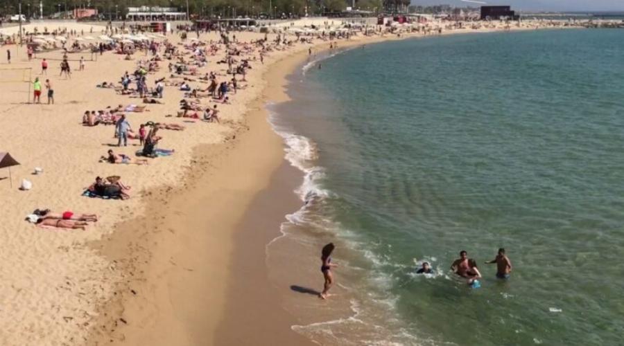 750 ευρώ πρόστιμο για όποιον κάνει την ανάγκη του μέσα στη θάλασσα