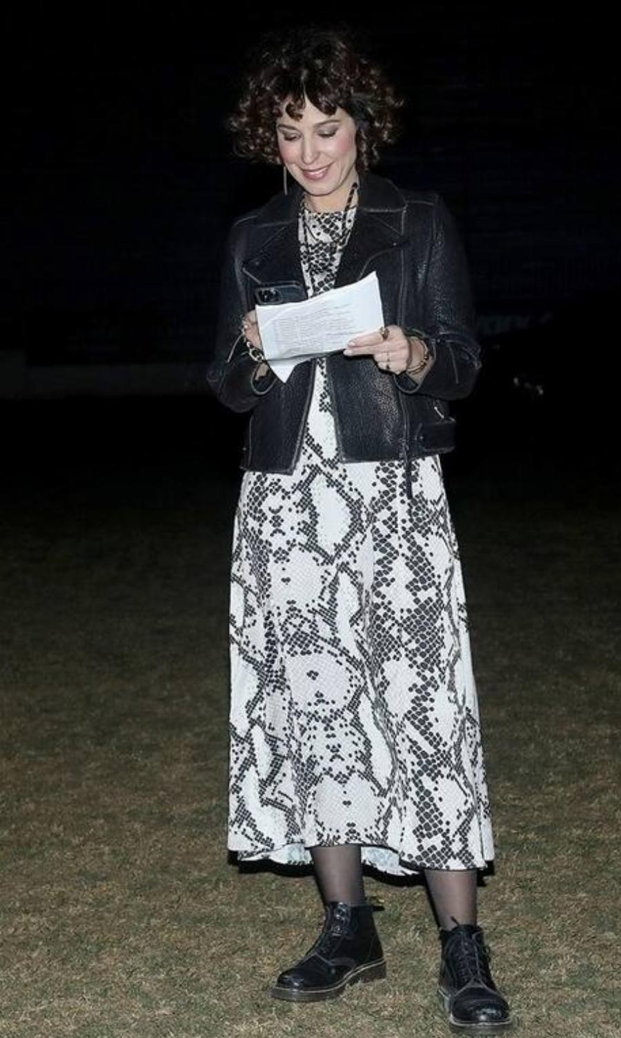 Κατερίνα Παπουτσάκη: Με νέο κούρεμα – Το κοντό και σγουρό μαλλί της, είναι η Νο1 τάση για φέτος το καλοκαίρι