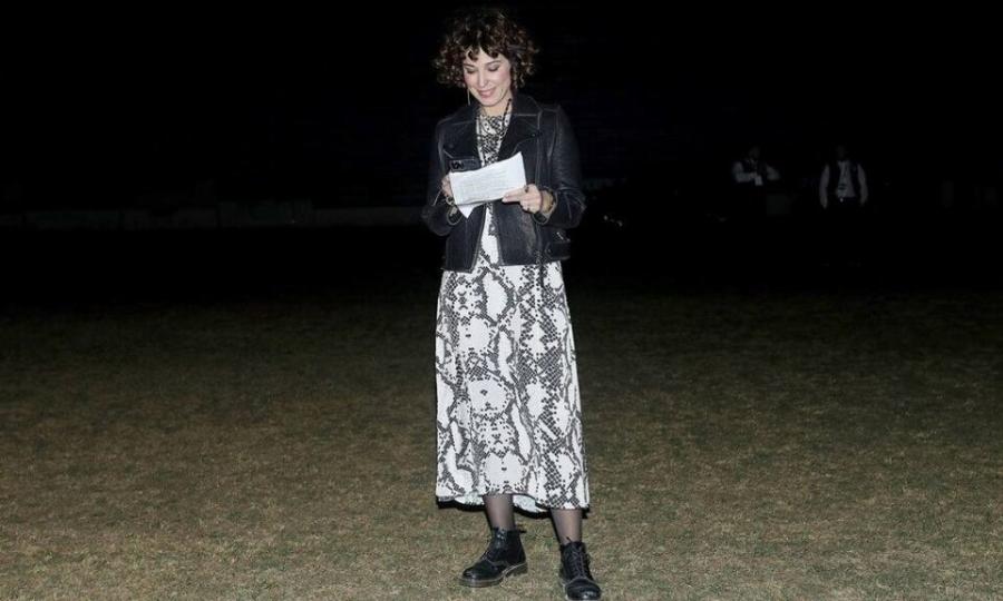 Κατερίνα Παπουτσάκη: Με νέο κούρεμα – Το κοντό και σγουρό μαλλί της, είναι η Νο1 τάση για φέτος το καλοκαίρι