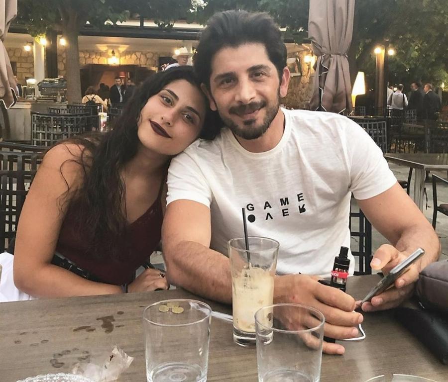 Η κόρη του Χρήστου Σπανού, Μαρίνα, έγινε 20 ετών και η ομοιότητά τους είναι εκπληκτική