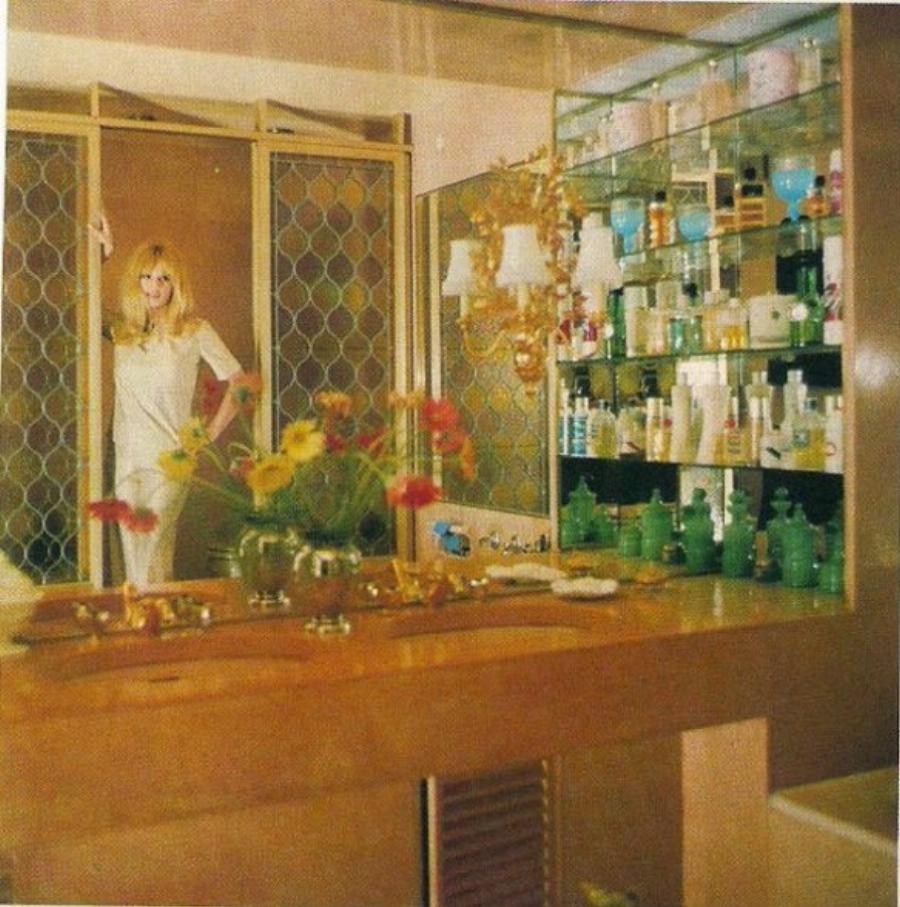 Αλίκη Βουγιουκλάκη: Το απίθανο ρετιρέ της Ελληνίδας σταρ, οι «περίεργες φήμες», η δυσάρεστη έκπληξη και η σημερινή παρουσία