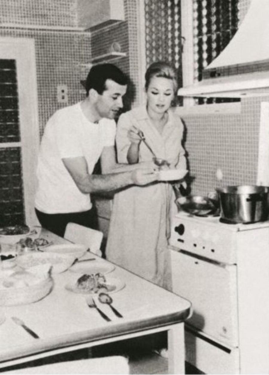 Αλίκη Βουγιουκλάκη: Το απίθανο ρετιρέ της Ελληνίδας σταρ, οι «περίεργες φήμες», η δυσάρεστη έκπληξη και η σημερινή παρουσία