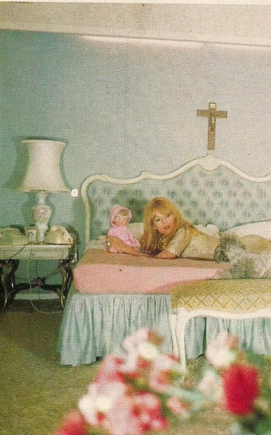 Αλίκη Βουγιουκλάκη: Το απίθανο ρετιρέ της Ελληνίδας σταρ, οι «περίεργες φήμες», η δυσάρεστη έκπληξη και η σημερινή παρουσία