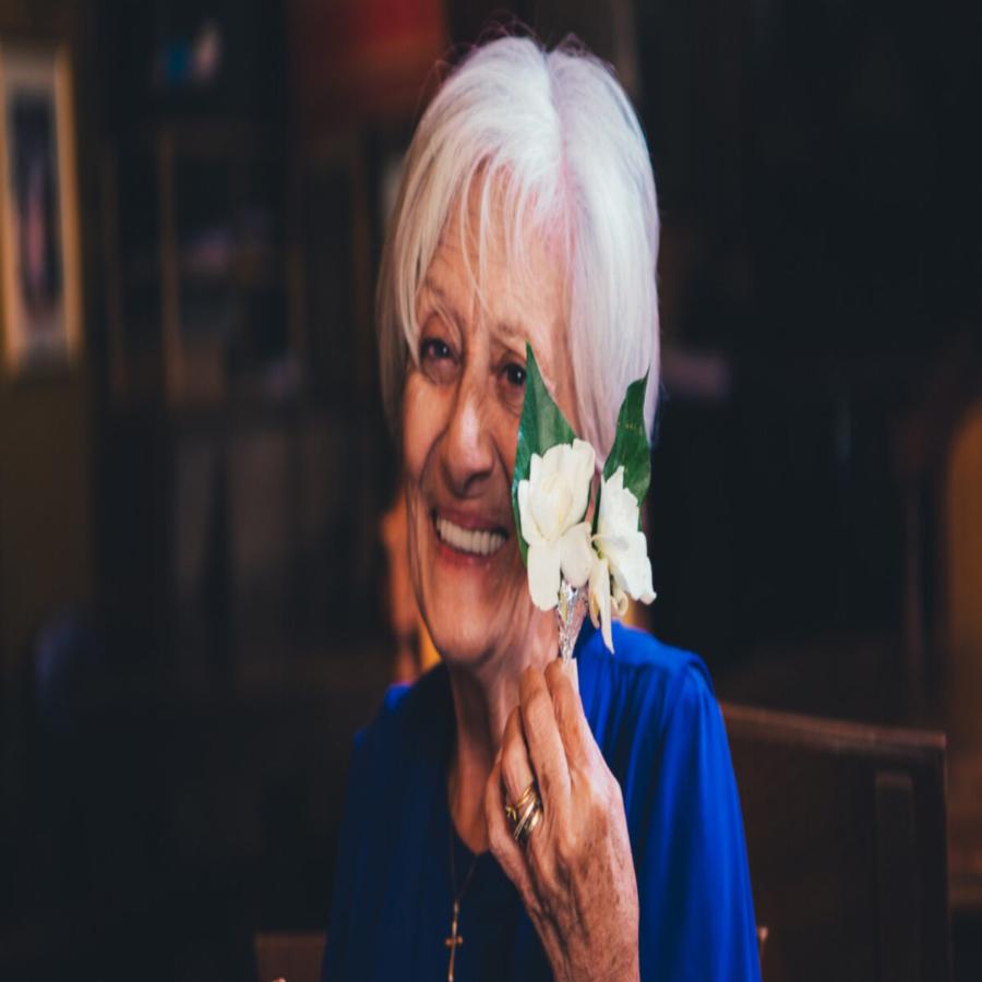 Δέσποινα Μπεμπεδέλη: Tα 57 χρόνια καριέρας στην υποκριτική, οι “μαυραγορίτες”, η απώλεια που της στοίχισε και η “φίλη” της Παναγία