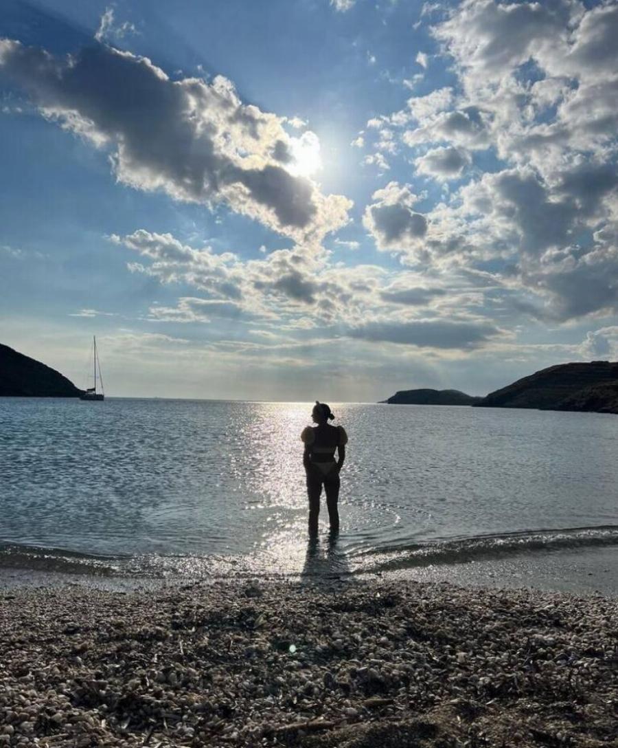 Αγαλματένιο κορμί: Πανέμορφη στα 40 της χωρίς ρετούς και φίλτρα η Σταματίνα Τσιμτσιλή