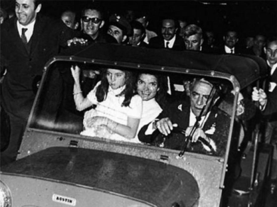 Αριστοτέλης Ωνάσης-Τζάκι Κένεντι: Ο γάμος που έγραψε ιστορία, οι εκλεκτοί καλεσμένοι και το νυφικό του αιώνα