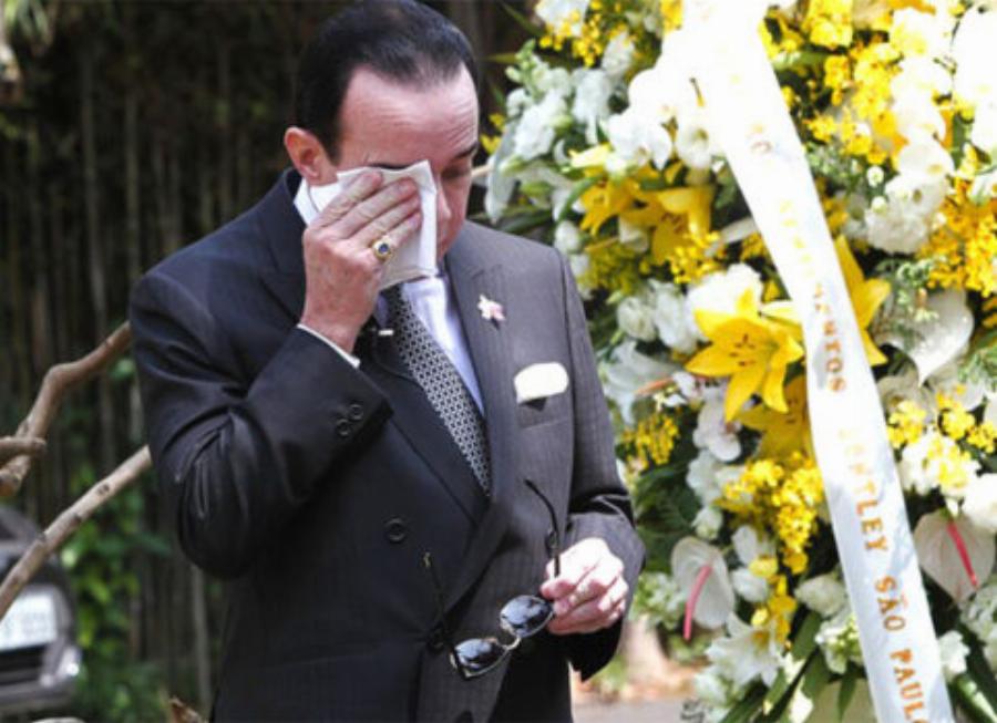 Πολυεκατομμυριούχος έθαψε το πανάκριβο του αυτοκίνητο του για να μπορεί να το πάρει μαζί του στον άλλο κόσμο