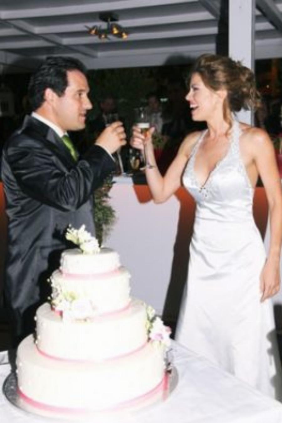 Γάμοι διάσημων Ελλήνων: 6 λαμπερές περιπτώσεις, με εντυπωσιακά νυφικό και πολυτελή διακόσμηση, που έγραψαν ιστορία και έγιναν πρωτοσέλιδα