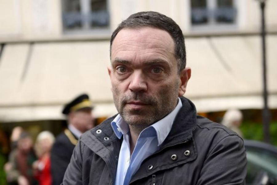 Παγκόσμια οργή: Γάλλος συγγραφέας λέει ότι οι γυναίκες στα 50 είναι «πολύ γερασμένες» για να τις ερωτευτεί