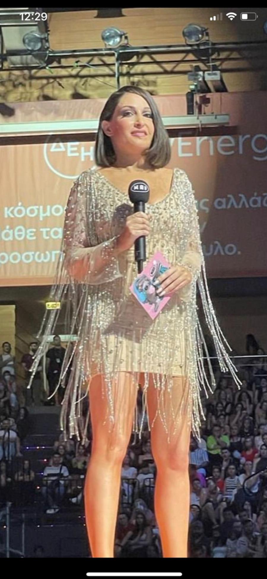 Ιωάννα Παλιοσπύρου: Έκλεψε τις εντυπώσεις με μίνι φόρεμα με swarovski και κρόσια που τόνιζε τα καλλίγραμμα πόδια της