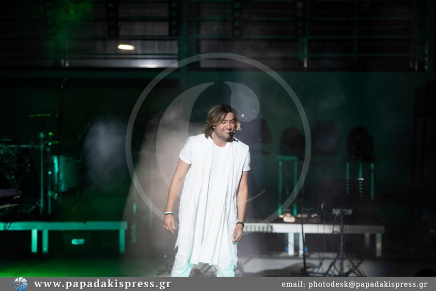 Αποθεώθηκε η Καίτη Γαρμπή μαζί με τον γιο της Δημήτρη Σχοινά στη συναυλία της στο Βεάκειο