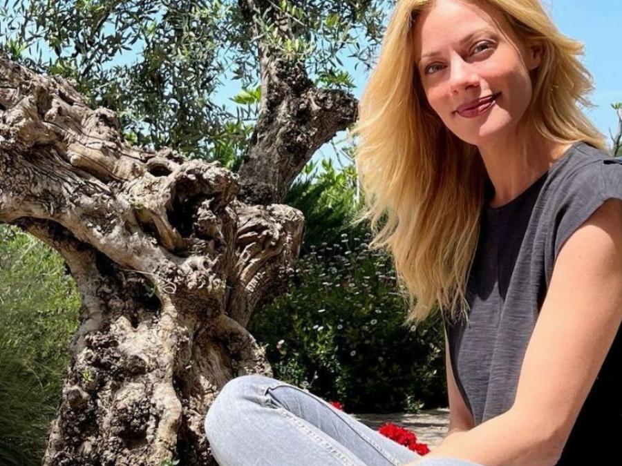 Η παραδεισένια καταπράσινη βεράντα: Η Ζέτα Μακρυπούλια δείχνει το αγαπημένο μέρος στο σπίτι της