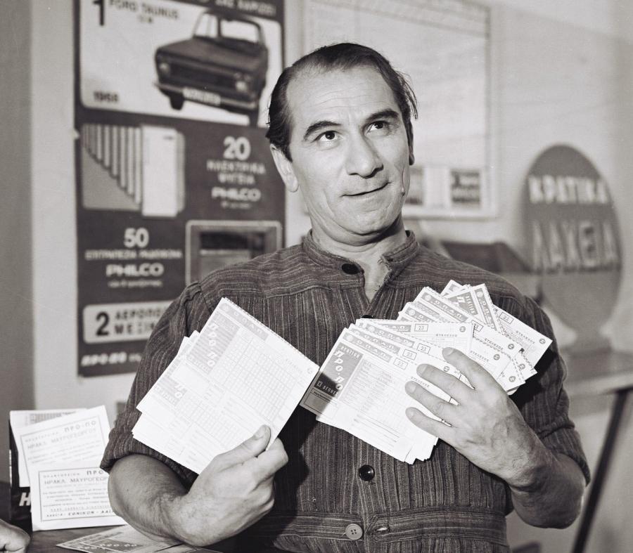 Κώστας Χατζηχρήστος: Ο «Μπακαλόγατος», ο τίτλος του γυναικοκατακτητή, οι 5 γάμοι, η οικονομική καταστροφή και το εγκεφαλικό στη σκηνή