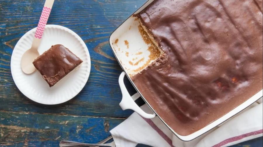 Μπισκοτογλυκό της Αργυρώς: Πανεύκολο, δροσερό με μπανάνες και κρέμα σοκολάτα – Θα το λατρέψετε