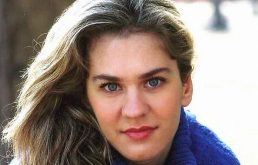 Ελένη Λιάσκα: Νέα εμφάνιση για τη «Γωγώ» του «Καφέ της Χαράς» – Το λουκ 15 χρόνια μετά το τέλος της σειράς