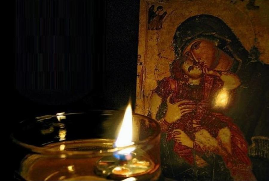 Προσευχή για το άνναμα του καντηλιού: Τι συμβολίζει το καντήλι και γιατί πρέπει να είναι πάντα αναμμένο