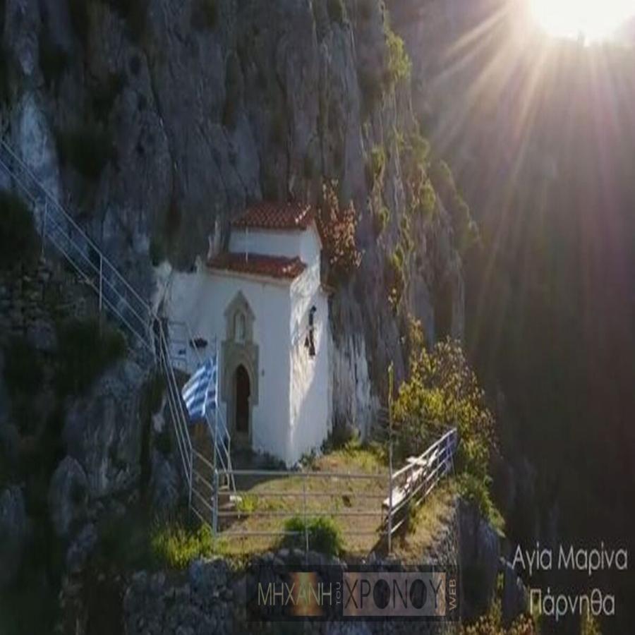 Κλέβει τις εντυπώσεις το εκκλησάκι της Αγίας Μαρίνας χτισμένο πάνω στο βράχο στην Πάρνηθα