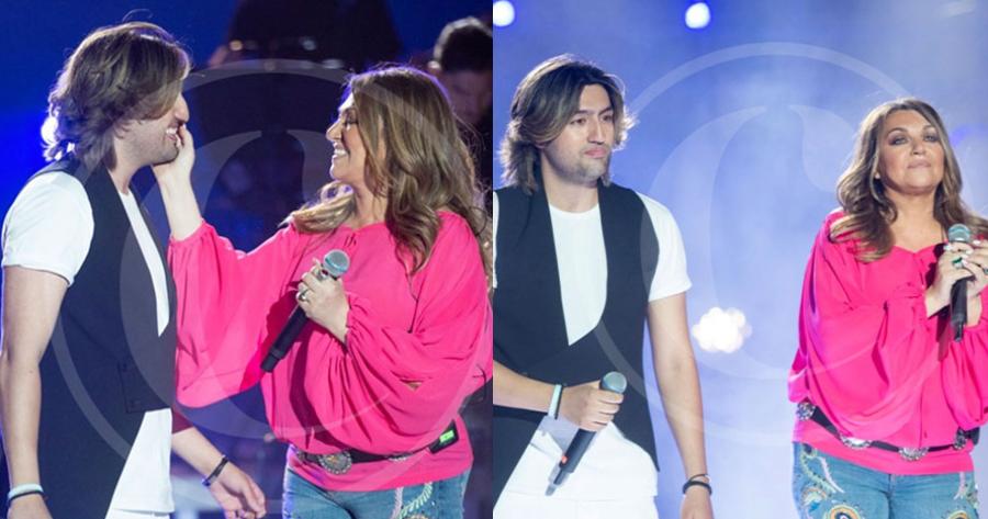 Αποθεώθηκε η Καίτη Γαρμπή μαζί με τον γιο της Δημήτρη Σχοινά στη συναυλία της στο Βεάκειο