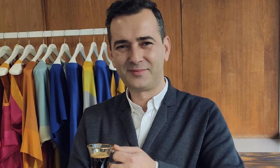 Άγγελος Μπράτης: «Δεν έχω ανάγκη να είμαι στην τηλεόραση για να φανώ, έχω τον σύντροφό μου να μου λέει πόσο όμορφος είμαι»