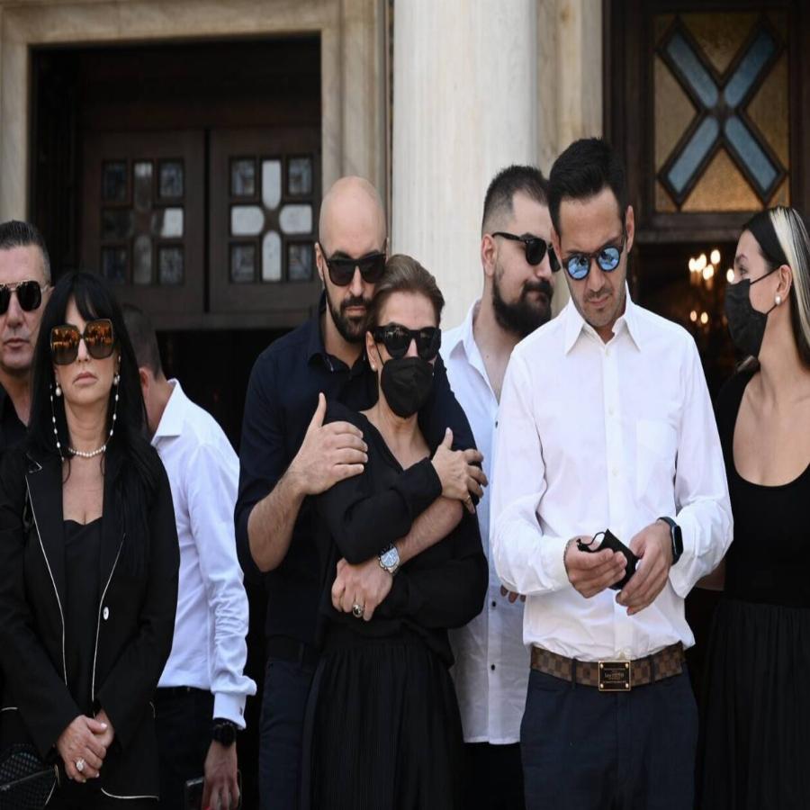 Γιάννης Κοντούλης: Με τιμές ναυάρχου η κηδεία – Το τελευταίο αντίο στον σύζυγο της Δέσποινας Μοιραράκη