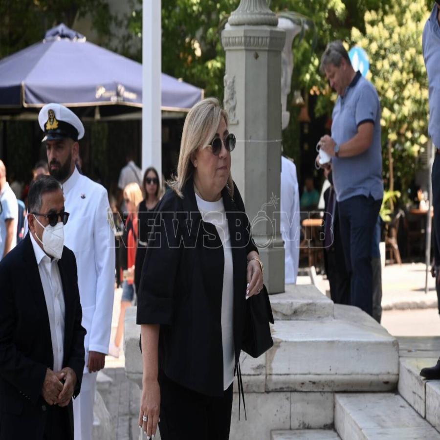Γιάννης Κοντούλης: Με τιμές ναυάρχου η κηδεία – Το τελευταίο αντίο στον σύζυγο της Δέσποινας Μοιραράκη