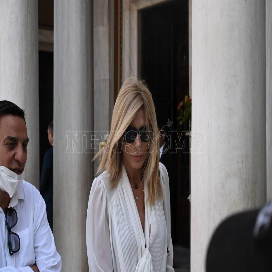 Γιάννης Κοντούλης: Με τιμές ναυάρχου η κηδεία – Το τελευταίο αντίο στον σύζυγο της Δέσποινας Μοιραράκη