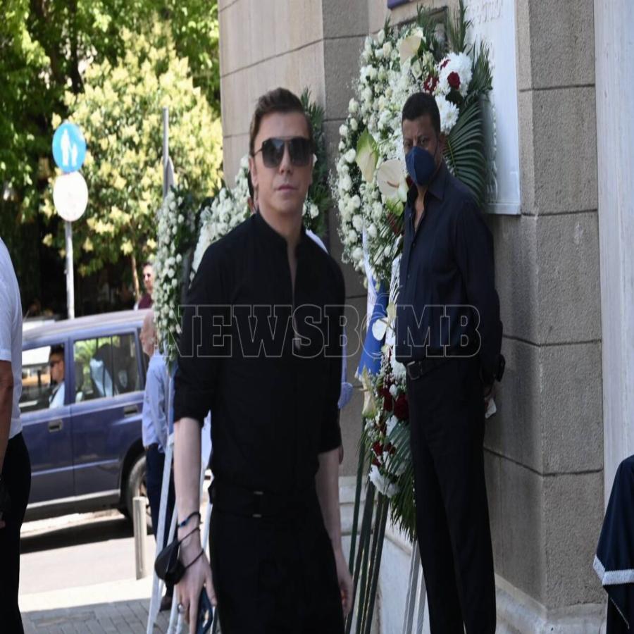 Γιάννης Κοντούλης: Με τιμές ναυάρχου η κηδεία – Το τελευταίο αντίο στον σύζυγο της Δέσποινας Μοιραράκη