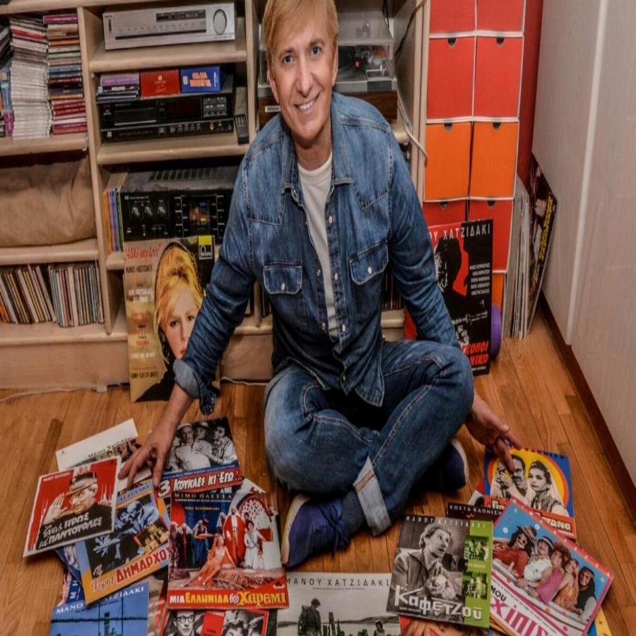 Μάκης Δελαπόρτας: Ο ρόλος στο Ρετιρέ, που τον έκανε ευρέως γνωστό, οι 300 παραγωγές, τα λόγια για την Αλίκη και οι 50 βιογραφίες διάσημων