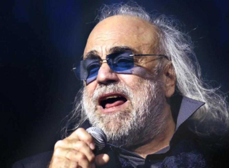 Ντέμης Ρούσσος: Οι 2 γάμοι, οι 5 γυναίκες, το ατελείωτο χρήμα, ο παραμυθένιος πύργος του, το λιοντάρι στην αυλή και ο θάνατος στο νοσοκομείο