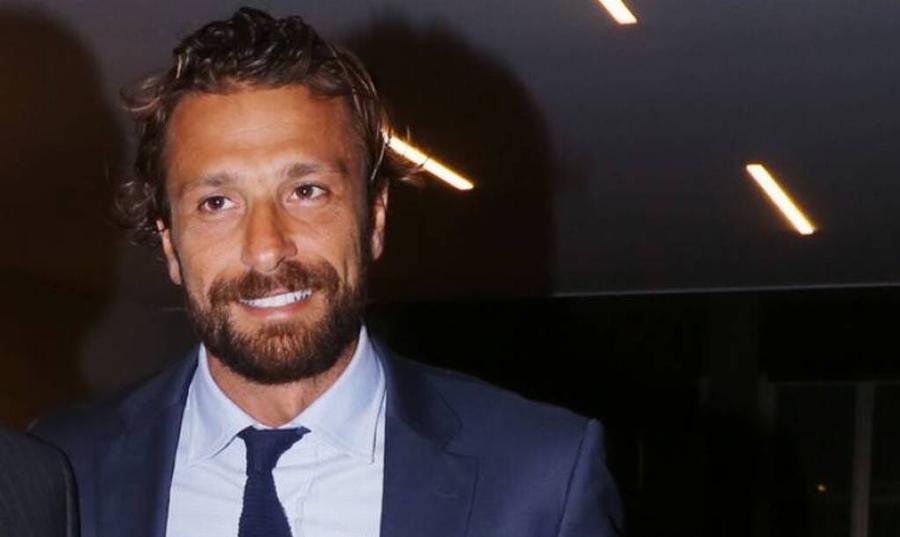 Γιάννης Μαρακάκης: Πως κατάφερε να γίνει καταξιωμένος δικηγόρος, ο αθλητισμός, η εξομολόγηση για τη σύζυγο του και η πρώτη του κόρη