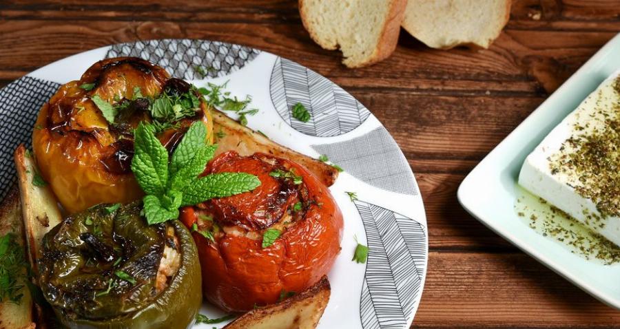 Του ονείρου: Γεμιστά στον φούρνο του Άκη Πετρετζίκη – Το μυστικό για να γίνουν πεντανόστιμα