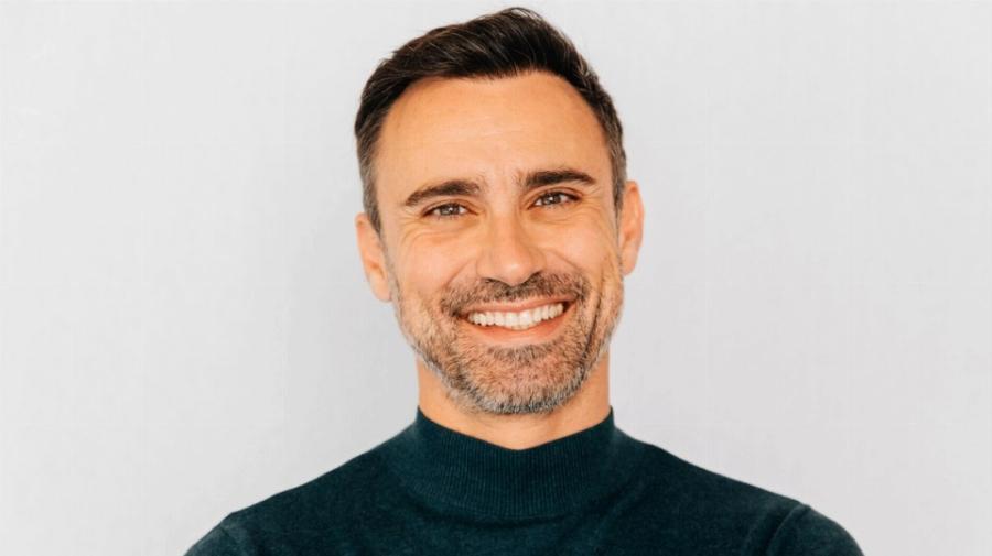 Γιώργος Καπουτζίδης: Τα χρήματα που κέρδισε από το λαχείο, οι σπουδές στη Νομική, η επιτυχία στο «Παρά Πέντε» και η αποκάλυψη για τη σχέση του