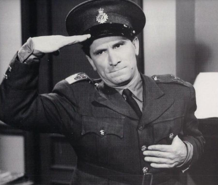 Κώστας Χατζηχρήστος: Ο «Μπακαλόγατος», ο τίτλος του γυναικοκατακτητή, οι 5 γάμοι, η οικονομική καταστροφή και το εγκεφαλικό στη σκηνή