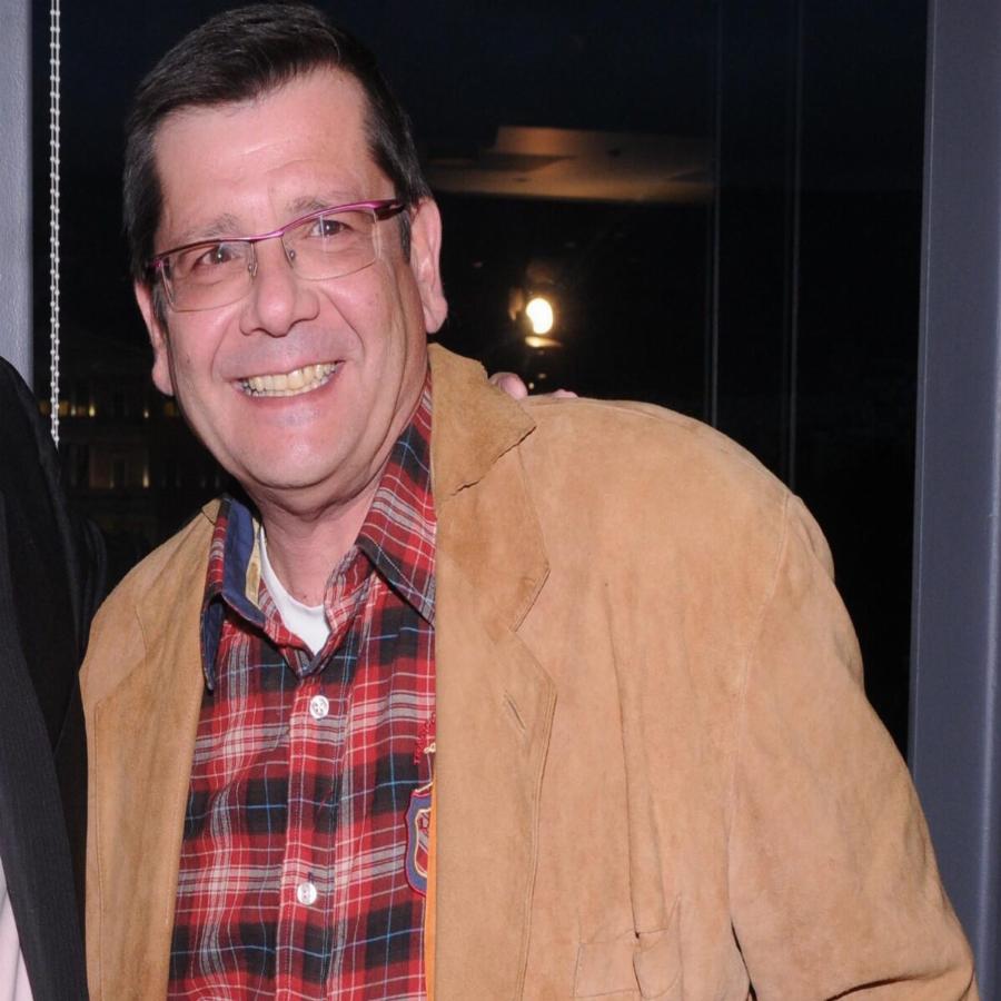 Θοδωρής Δρακάκης: Η σκληρή μάχη με τον καρκίνο, η απομόνωση από την τηλεόραση και η κόρη που του μοιάζει πολύ