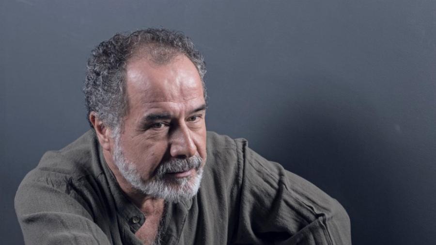 Θοδωρής Κατσαφάδος: Tα δύσκολα φτωχικά χρόνια, το βαρύ πένθος για την σύζυγό του και η απώλεια του αδερφού του από χειροβομβίδα