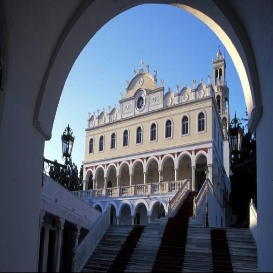 Τα θαύματα της Μεγαλόχαρης στους πονεμένους – Παναγία της Τήνου