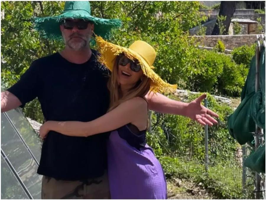 Δέσποινα Βανδή: Αυτό είναι το πολυτελέστατο δώρο που έκανε στον Βασίλη Μπισμπίκη