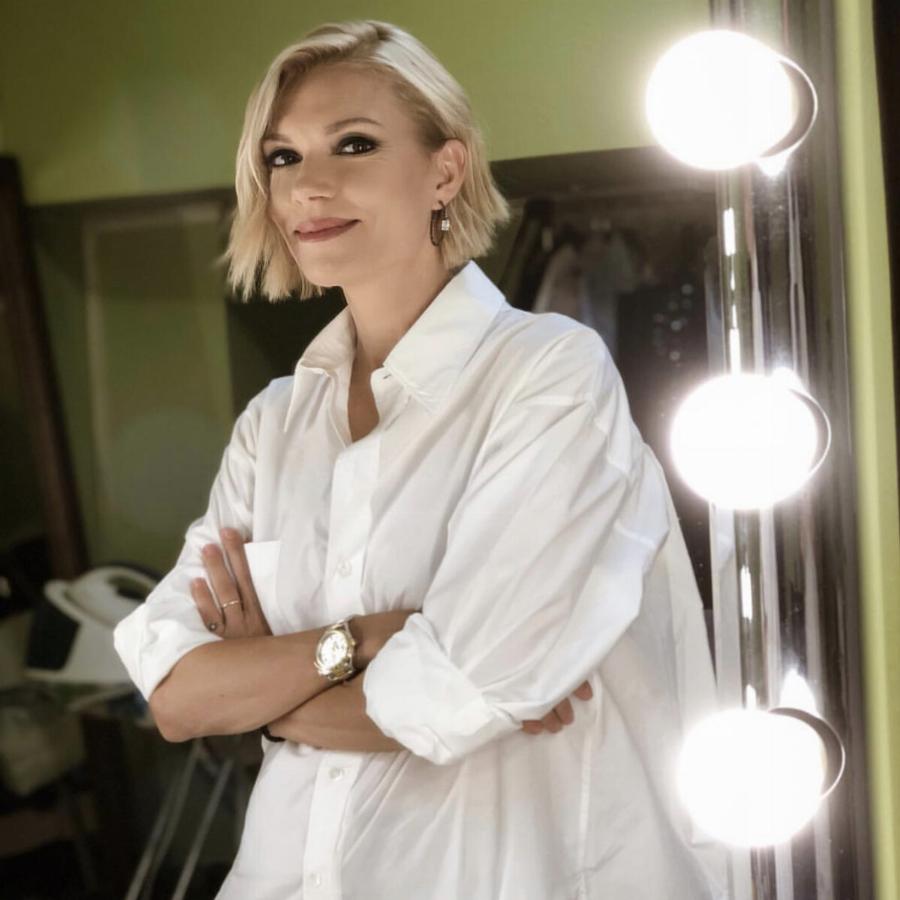 Μεγαλώνει φυσικά και χωρίς πλαστικές και λατρεύει τις ρυτίδες της: Η Βίκυ Καγιά στα 43 της αποτελεί παράδειγμα