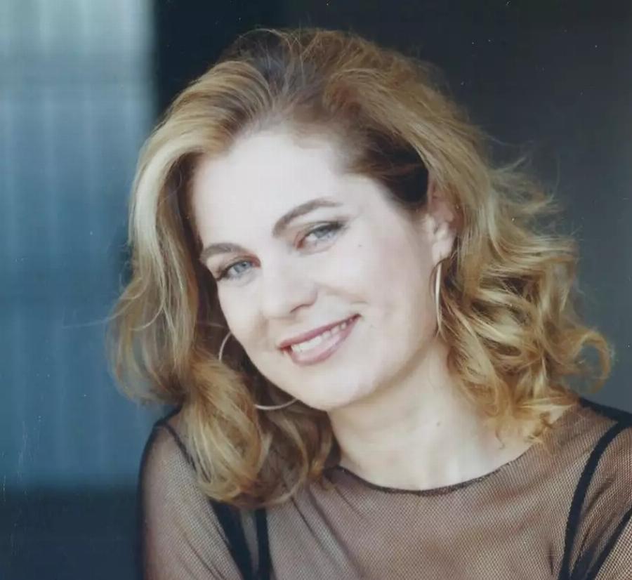 Χρύσα Σπηλιώτη: Οι αξέχαστοι ρόλοι στην τηλεόραση, η δύσκολη σχέση με τη μαμά της, το τραγικό και άδοξο τέλος στο Μάτι