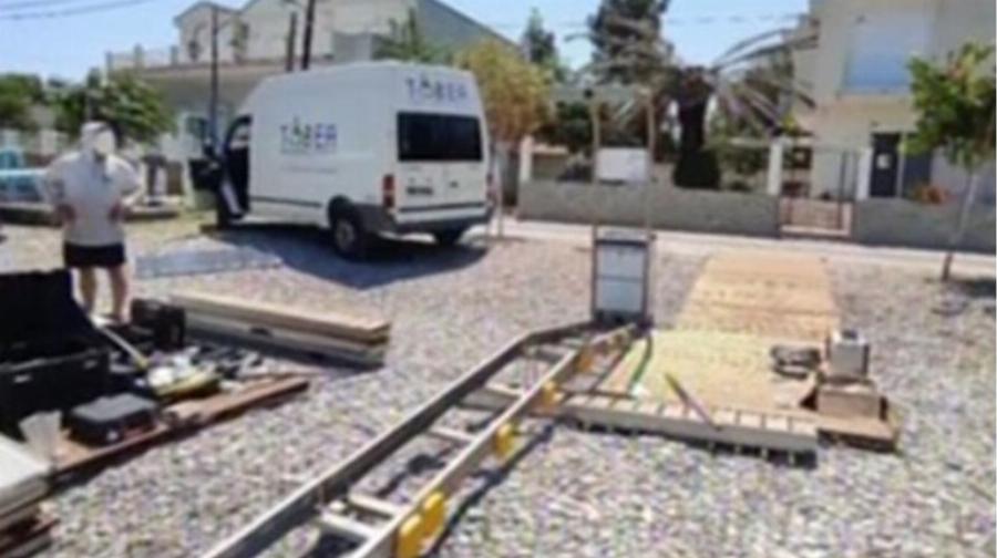 Ξήλωσαν ράμπα ΑμεΑ για να βάλουν… ξαπλώστρες – Παραλία Ελλάδας 2022