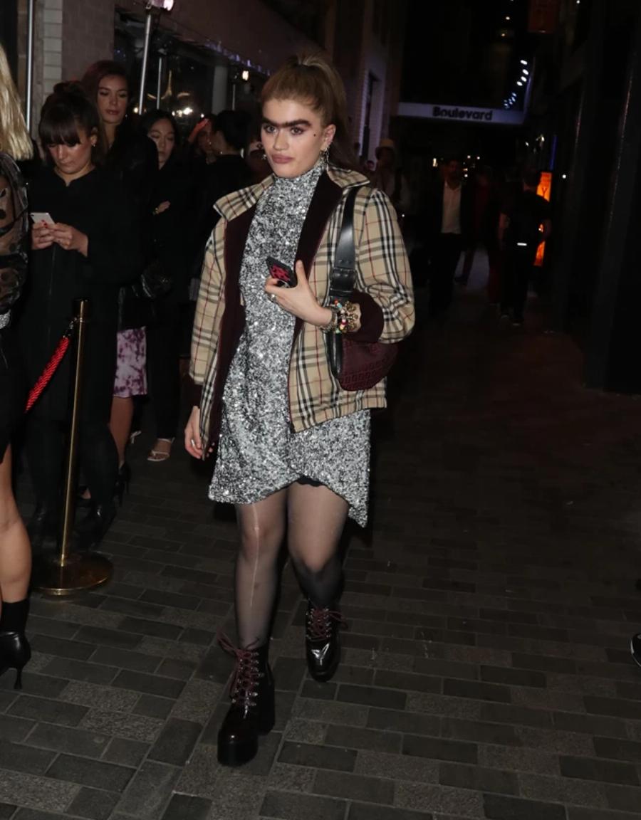 GNTM: Η τέταρτη κριτής – Το διάσημο μοντέλο με τα πυκνά φρύδια που κάνει διεθνή καριέρα