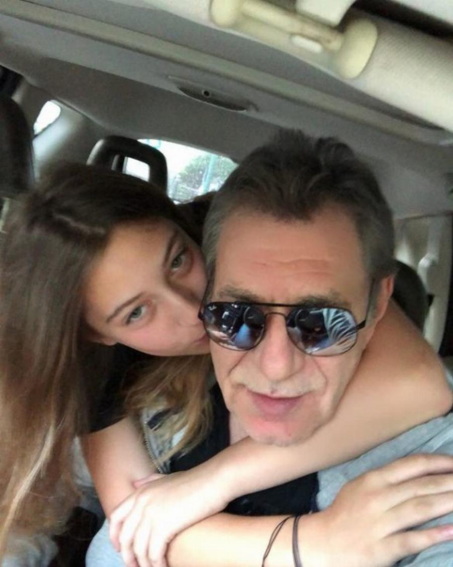 Άγγελος Διονυσίου: Τα 3 παιδιά από 2 γάμους, τα 13 χρόνια γάμου με τη σύζυγό του, η σχέση με τη πρώην του πατέρα του και η μεγάλη απώλεια