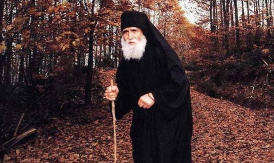 «Αυτή την προσευχή να λέτε κάθε μέρα και ο Θεός θα είναι πάντα δίπλα σας!» – Η προσευχή του Γέροντα Παϊσίου