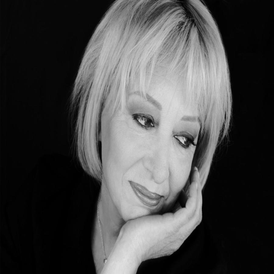 Αλέκα Κανελλίδου: Ο καταπιεστικός πατέρας, η καριέρα που κατάφερε να κάνει στο τραγούδι, η ξενιτιά και η σαγηνευτική φωνή