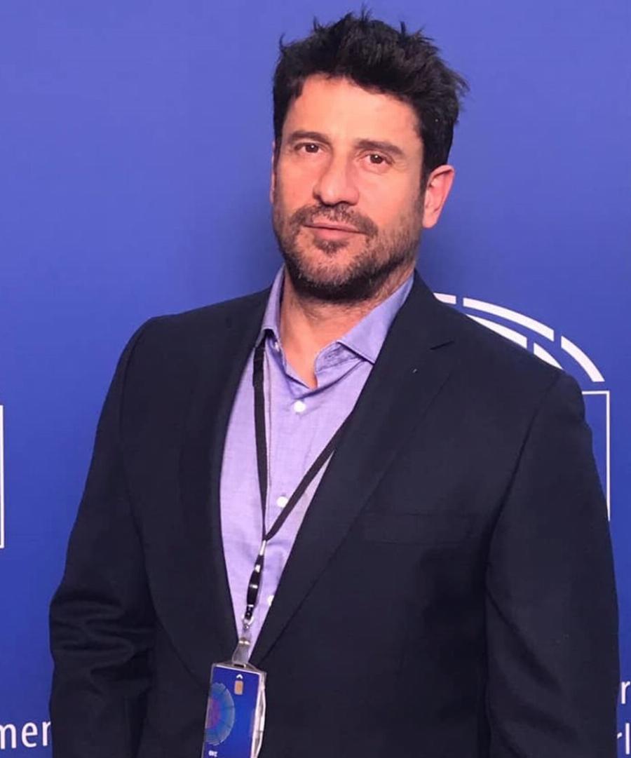 47 ετών πλέον με μούσια: Πως είναι σήμερα ο Αλέξης Γεωργούλης, ένας από τους ωραιότερους Έλληνες