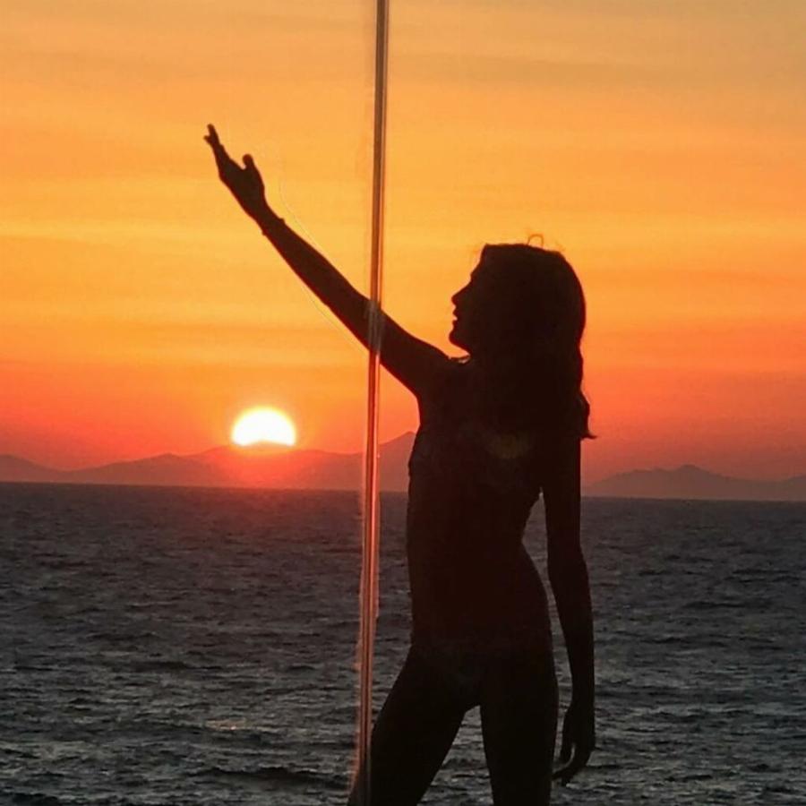 Δέκα φωτογραφίες της Αναστασίας Ρουβά που δείχνουν πόσο άλλαξε μέσα στα χρόνια και σε ποιον μοιάζει πλέον