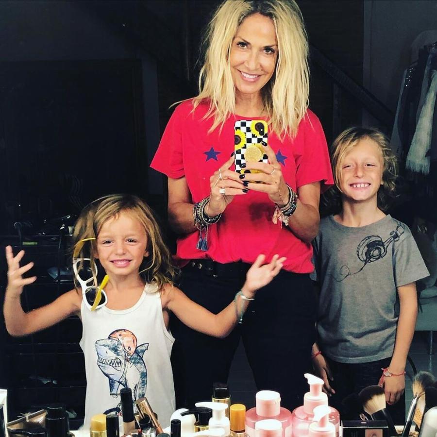 Διάσημες Ελληνίδες: Είναι γιαγιάδες και δεν τους φαίνεται καθόλου – Ποζάρουν μαζί με τα εγγόνια τους