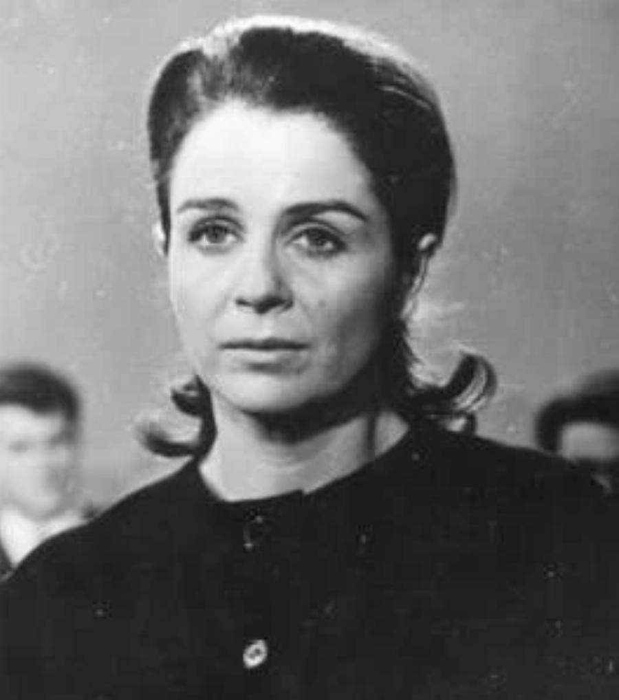 Αντιγόνη Βαλάκου: H εξομολόγηση για τα θλιβερά παιδικά της χρόνια, η αποβολή που της στοίχισε και το τραγικό τέλος σε νοσοκομείο