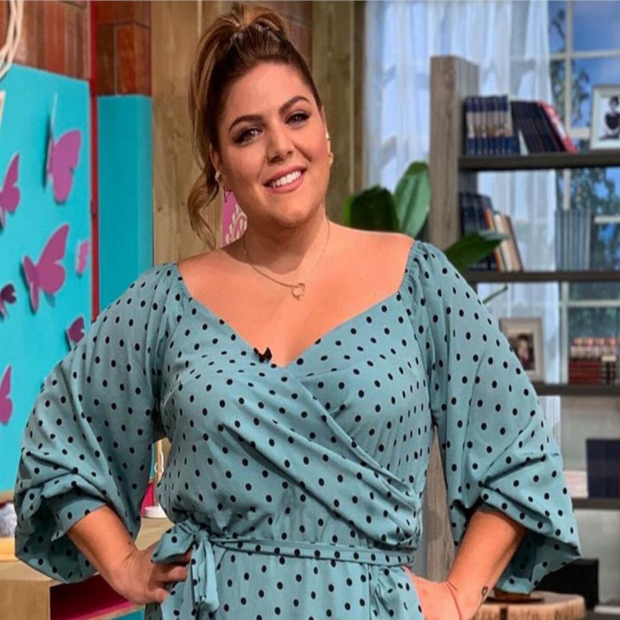 Στιγμές χαλάρωσης και ξεγνοιασιάς για τη Δανάη Μπάρκα στη Μύκονο