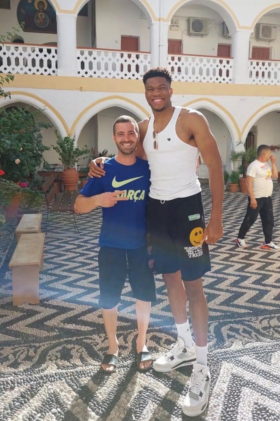 Γιάννης Αντετοκούνμπο: Βρέθηκε στην Ιερά Μονή Πανορμίτη Σύμης